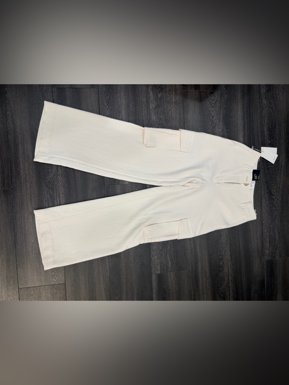 Aritzia Wide Leg Cargo Pants in Off-White/Cream